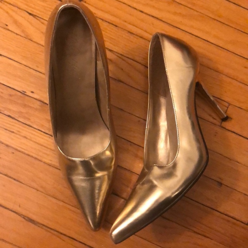 Gold gorgeous heels